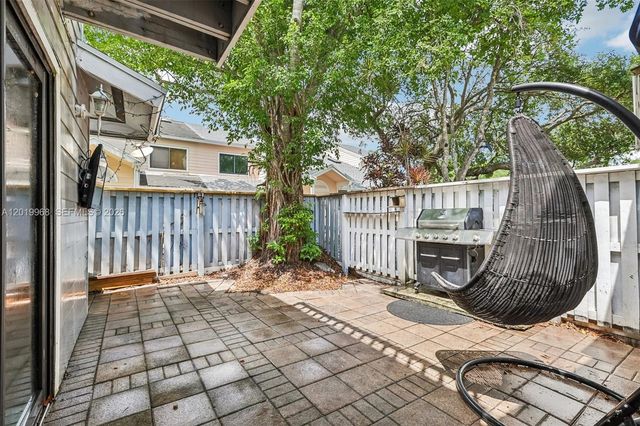 2039 Winners Cir, North Lauderdale, FL 33068