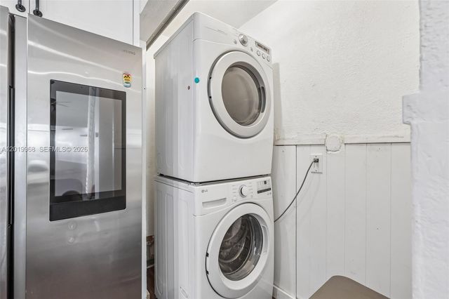 2039 Winners Cir, North Lauderdale, FL 33068