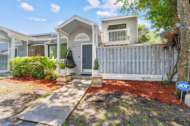 2039 Winners Cir, North Lauderdale, FL 33068