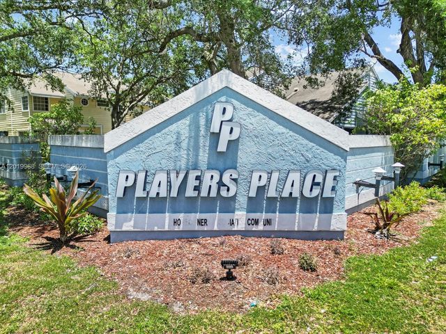 2039 Winners Cir, North Lauderdale, FL 33068