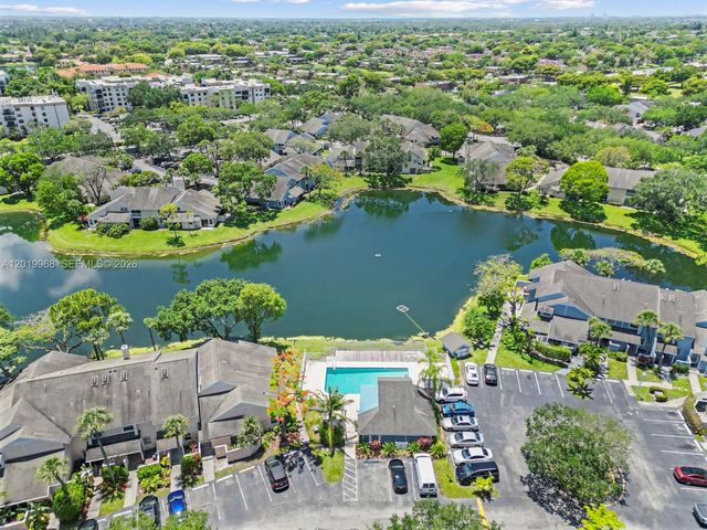 2039 Winners Cir, North Lauderdale, FL 33068