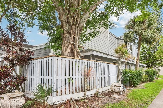 2039 Winners Cir, North Lauderdale, FL 33068