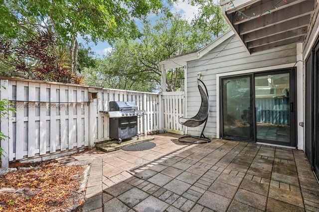 2039 Winners Cir, North Lauderdale, FL 33068