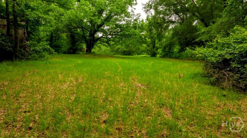 Image 13 of property listing at Address unavailable.