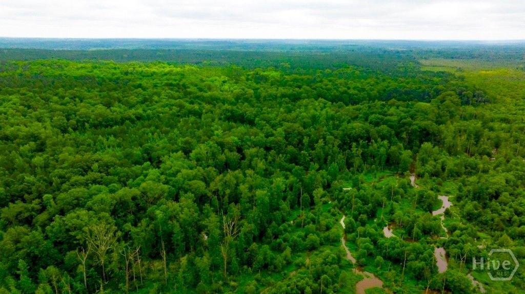 Image 24 of property listing at Address unavailable.