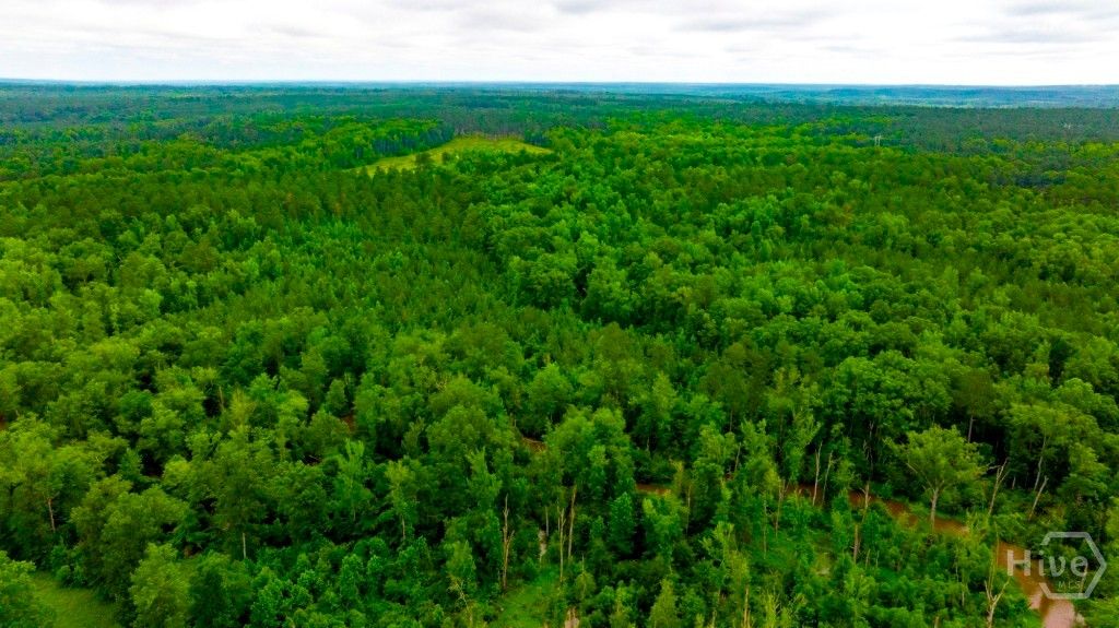 Image 25 of property listing at Address unavailable.