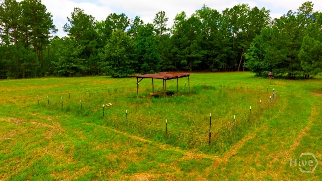 Image 32 of property listing at Address unavailable.