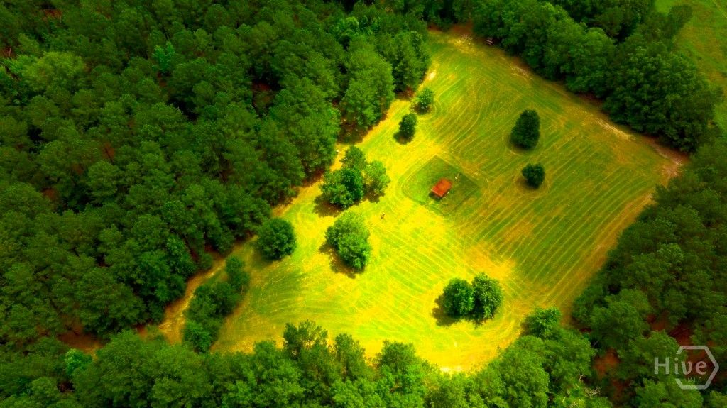 Image 34 of property listing at Address unavailable.