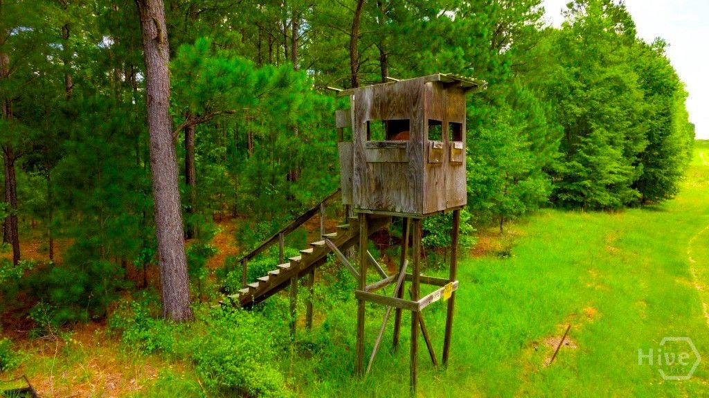 Image 37 of property listing at Address unavailable.