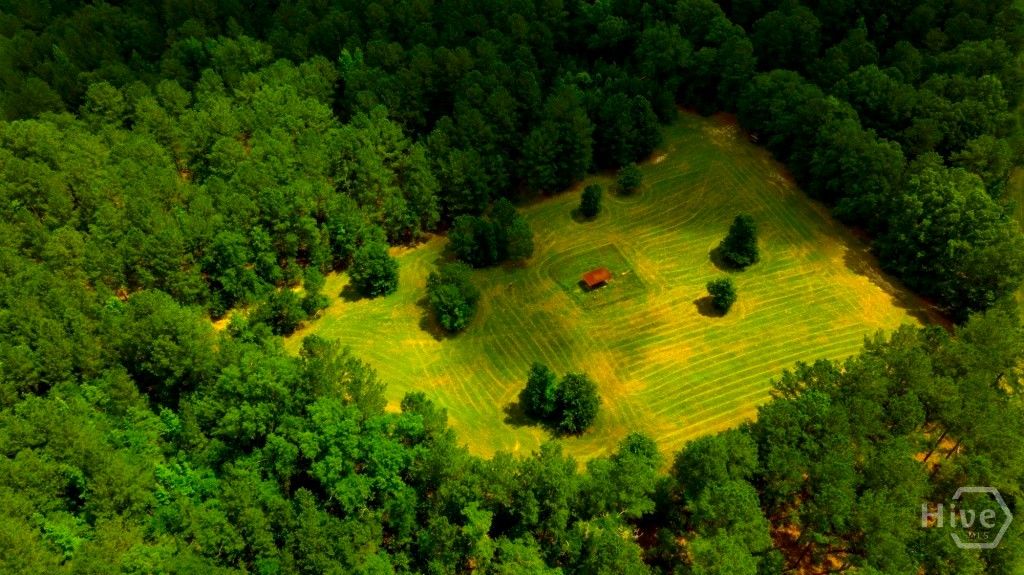 Image 5 of property listing at Address unavailable.