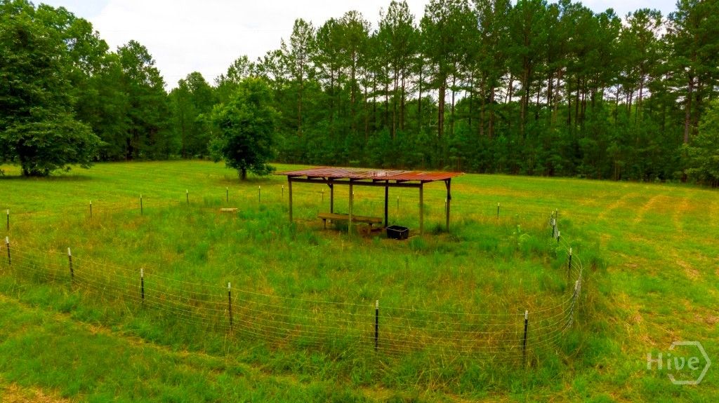 Image 6 of property listing at Address unavailable.