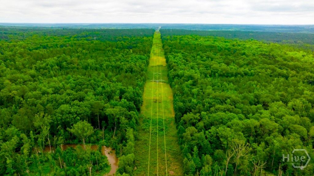 Image 9 of property listing at Address unavailable.