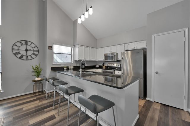 124 April Point N, Montgomery, TX 77356