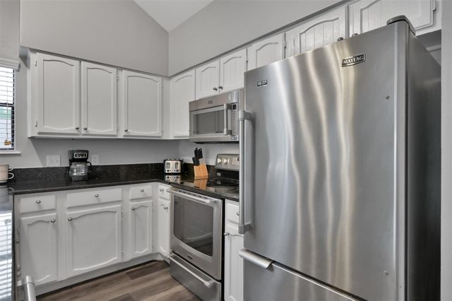 124 April Point N, Montgomery, TX 77356