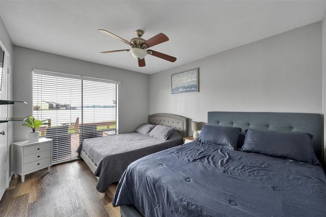 124 April Point N, Montgomery, TX 77356