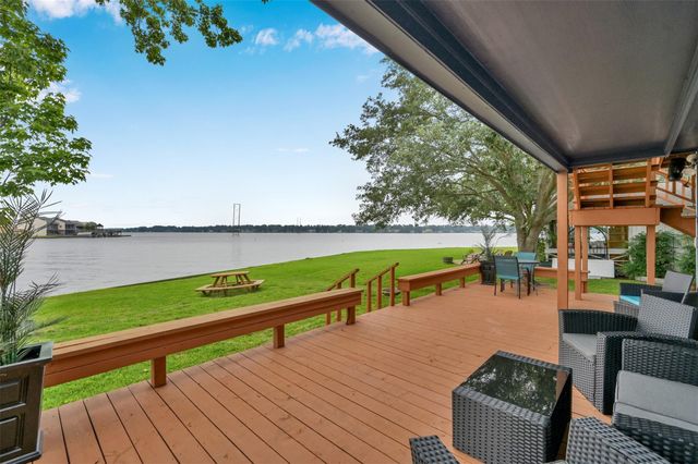 124 April Point N, Montgomery, TX 77356