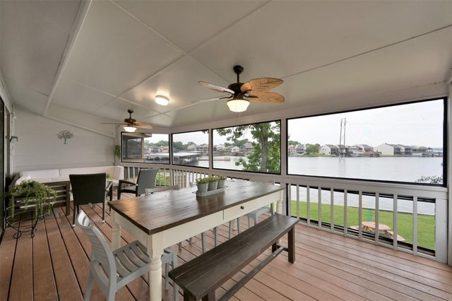 124 April Point N, Montgomery, TX 77356