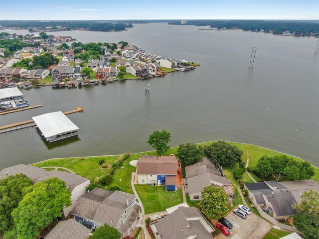 124 April Point N, Montgomery, TX 77356