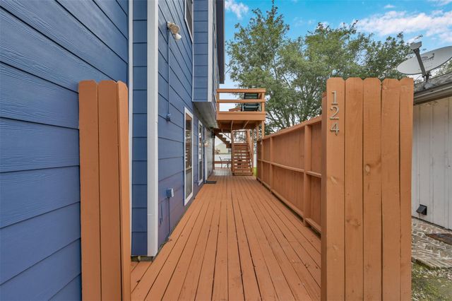 124 April Point N, Montgomery, TX 77356