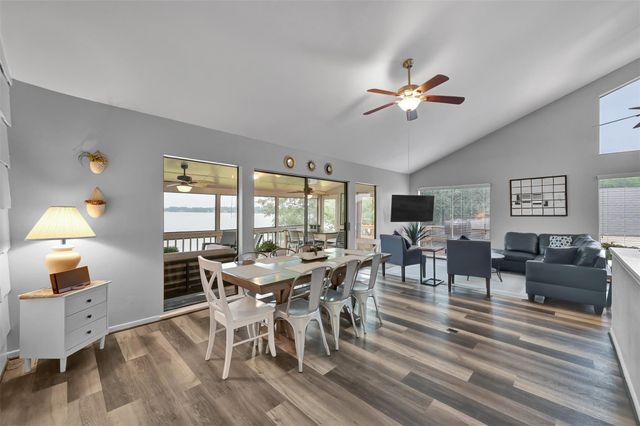 124 April Point N, Montgomery, TX 77356