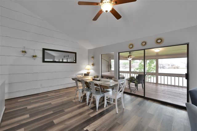 124 April Point N, Montgomery, TX 77356