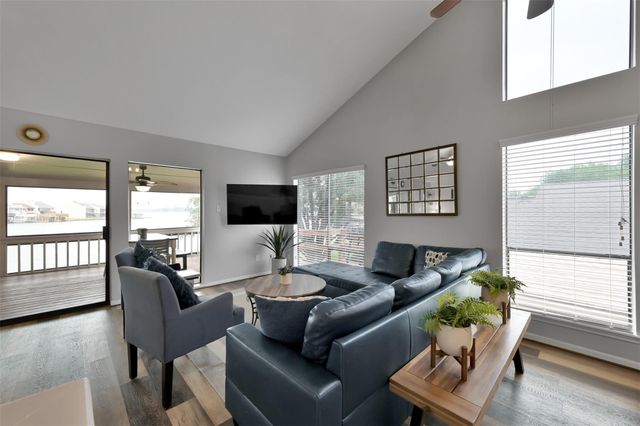 124 April Point N, Montgomery, TX 77356