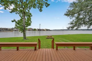 124 April Point N, Montgomery, TX 77356