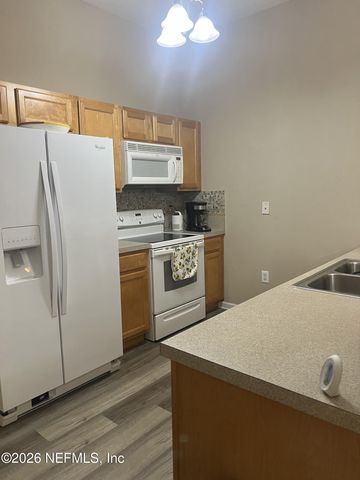 6075 MAGGIES Circle 103, Jacksonville, FL 32244