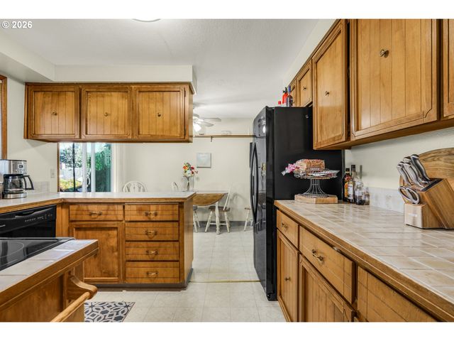 470 Nw BELLA VISTA Dr, Gresham, OR 97030