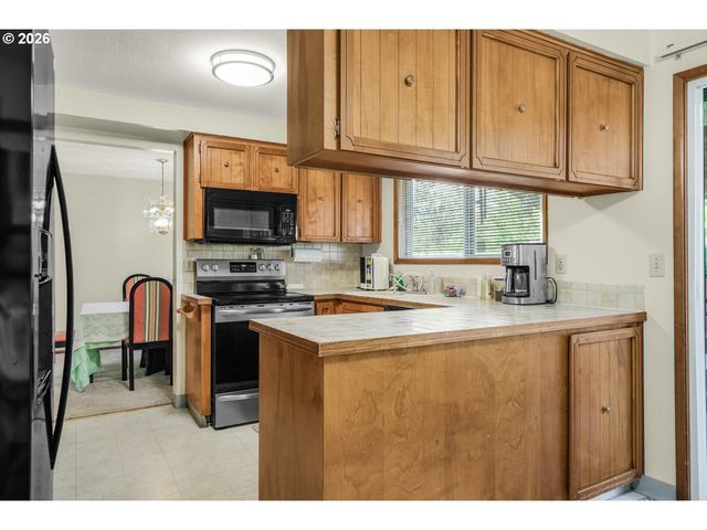 470 Nw BELLA VISTA Dr, Gresham, OR 97030