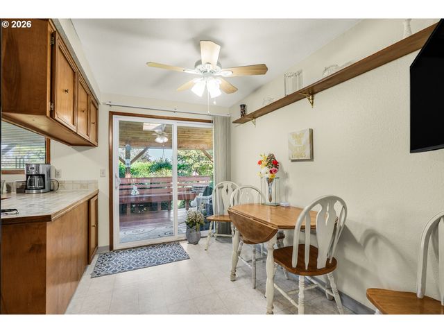 470 Nw BELLA VISTA Dr, Gresham, OR 97030