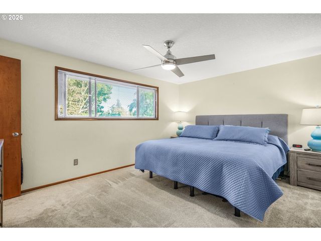 470 Nw BELLA VISTA Dr, Gresham, OR 97030