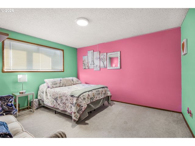 470 Nw BELLA VISTA Dr, Gresham, OR 97030