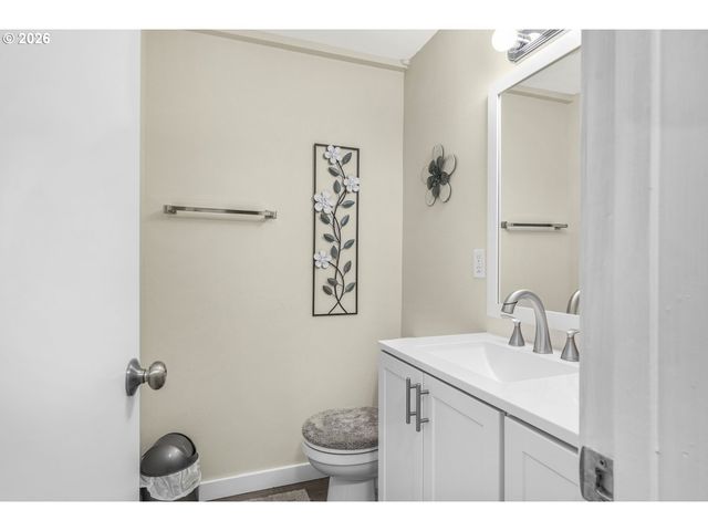 470 Nw BELLA VISTA Dr, Gresham, OR 97030