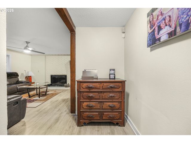 470 Nw BELLA VISTA Dr, Gresham, OR 97030