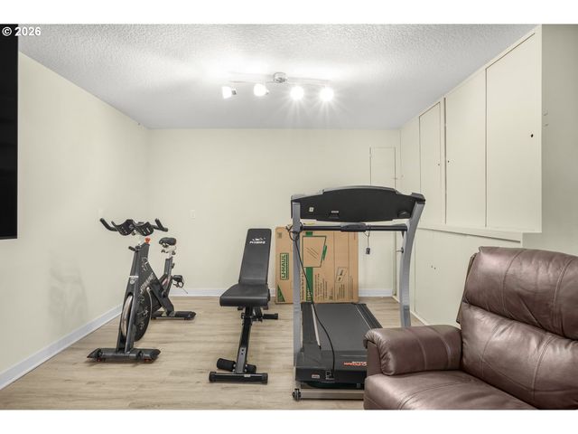 470 Nw BELLA VISTA Dr, Gresham, OR 97030