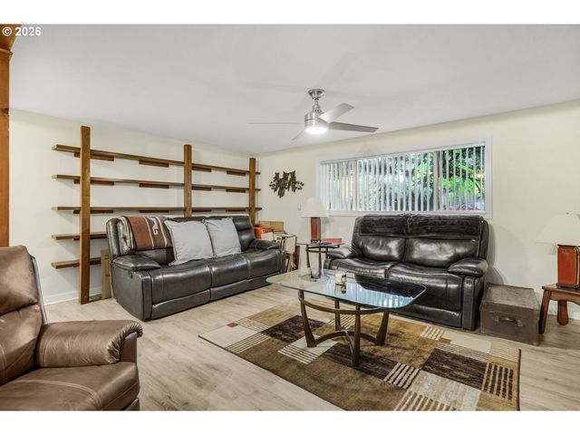 470 Nw BELLA VISTA Dr, Gresham, OR 97030