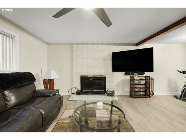 470 Nw BELLA VISTA Dr, Gresham, OR 97030