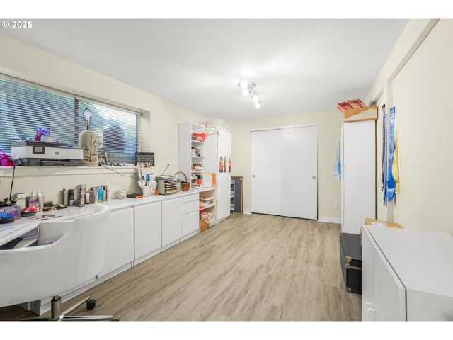470 Nw BELLA VISTA Dr, Gresham, OR 97030