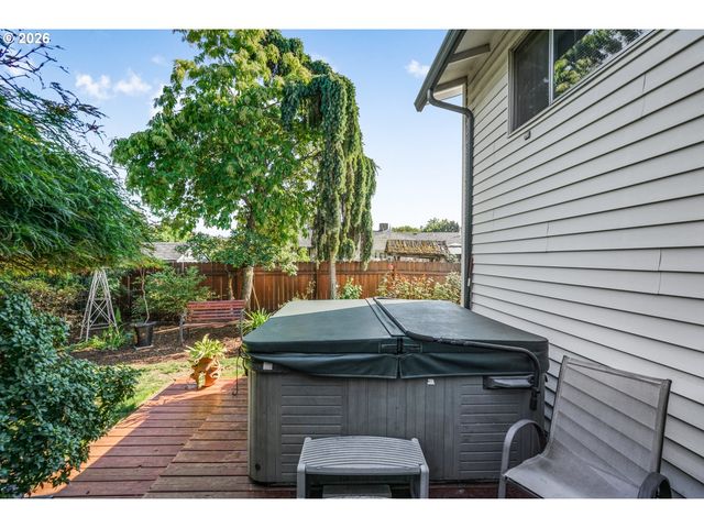 470 Nw BELLA VISTA Dr, Gresham, OR 97030