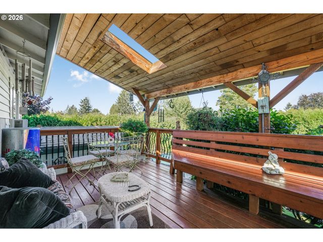 470 Nw BELLA VISTA Dr, Gresham, OR 97030