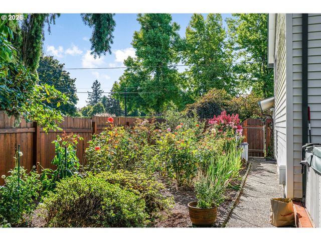 470 Nw BELLA VISTA Dr, Gresham, OR 97030