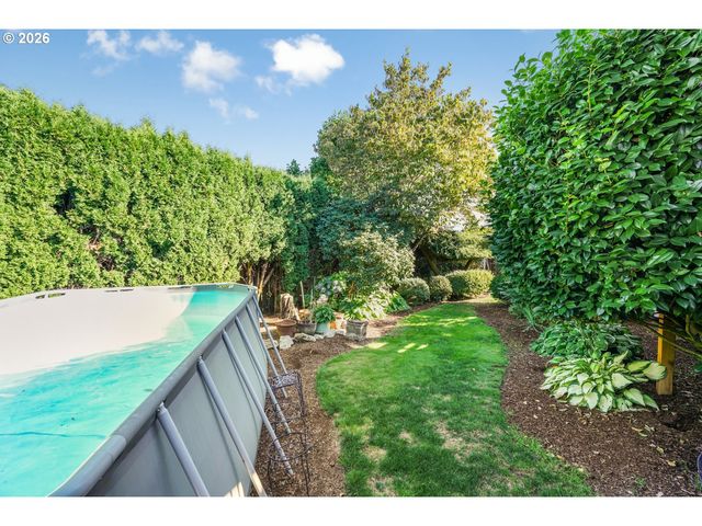 470 Nw BELLA VISTA Dr, Gresham, OR 97030