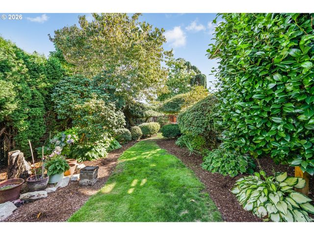 470 Nw BELLA VISTA Dr, Gresham, OR 97030