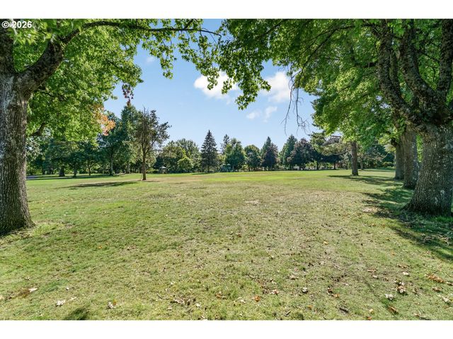 470 Nw BELLA VISTA Dr, Gresham, OR 97030