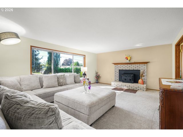 470 Nw BELLA VISTA Dr, Gresham, OR 97030