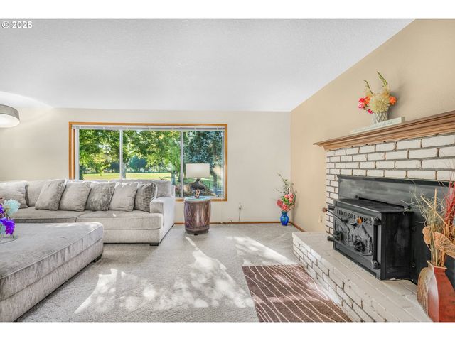470 Nw BELLA VISTA Dr, Gresham, OR 97030