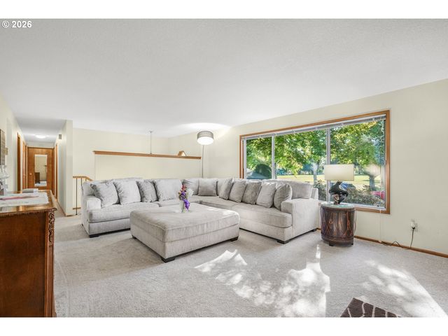 470 Nw BELLA VISTA Dr, Gresham, OR 97030