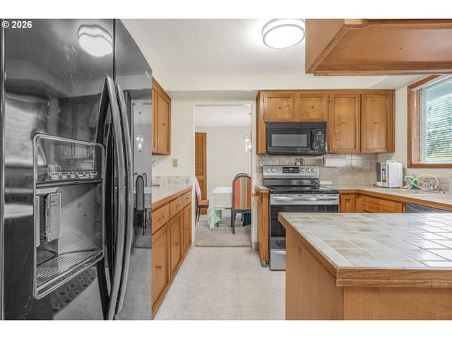 470 Nw BELLA VISTA Dr, Gresham, OR 97030