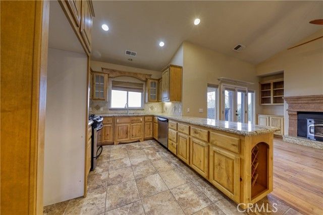 24281 Jacaranda Drive, Tehachapi, CA 93561